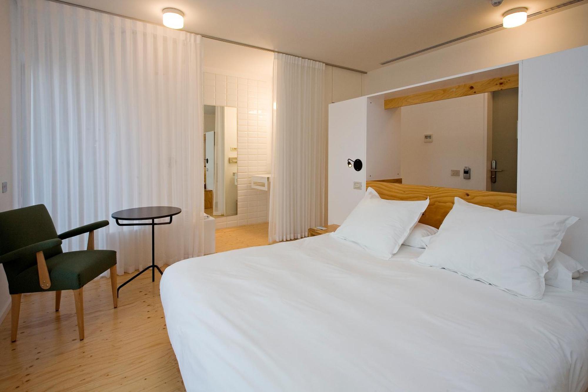 Suite avec Terrasse Privée et Baignoire Extérieure